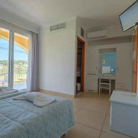 Athina 3*